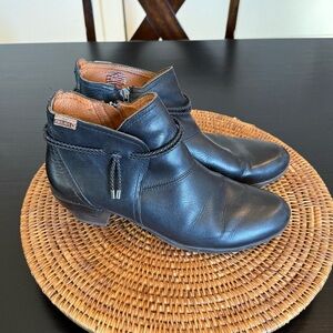 Pikolinos black Leather Ankle Boots‎